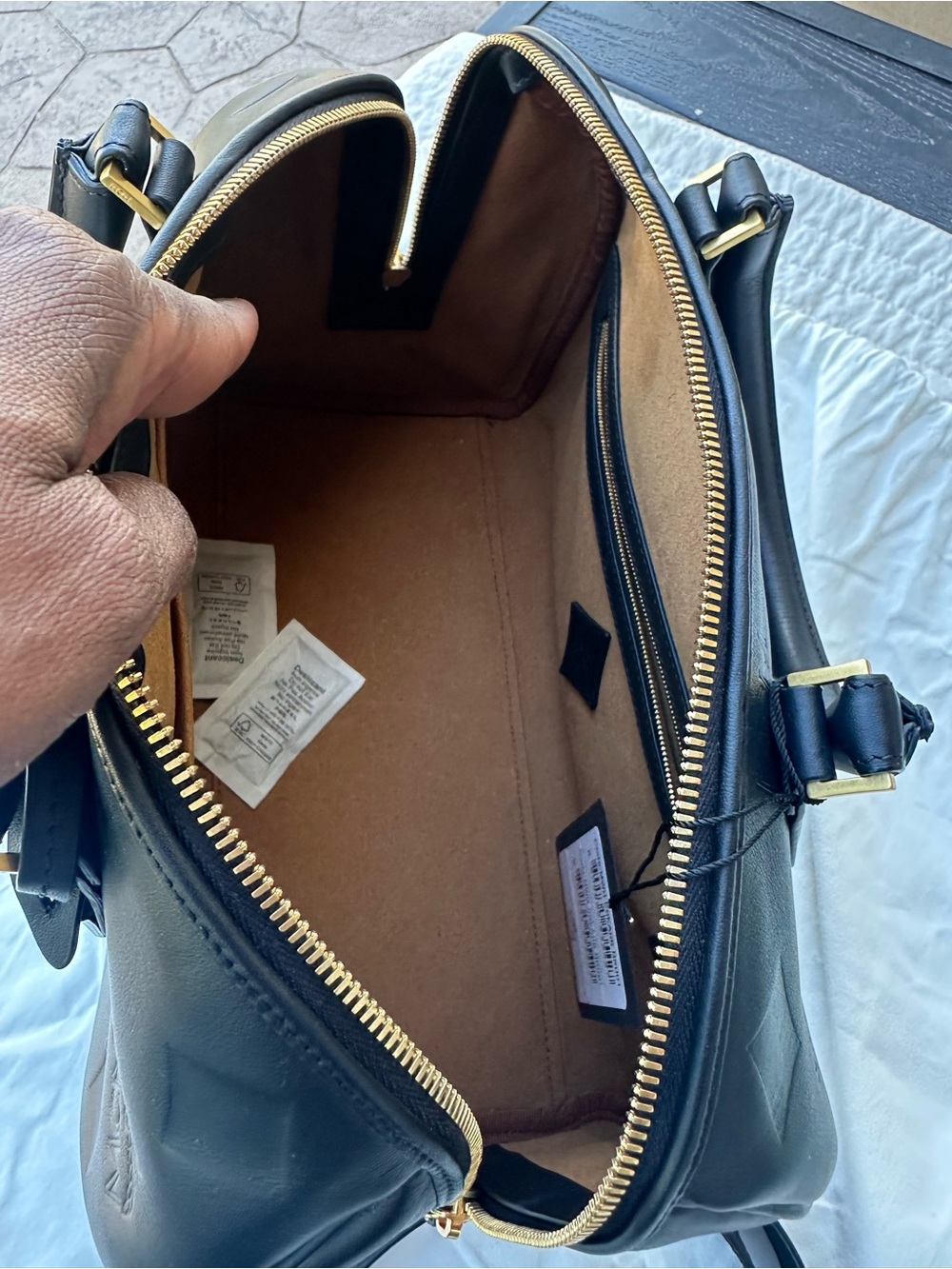 MCM Ella Boston Bag In Maxi Monogram Leather - Picture 7 of 10